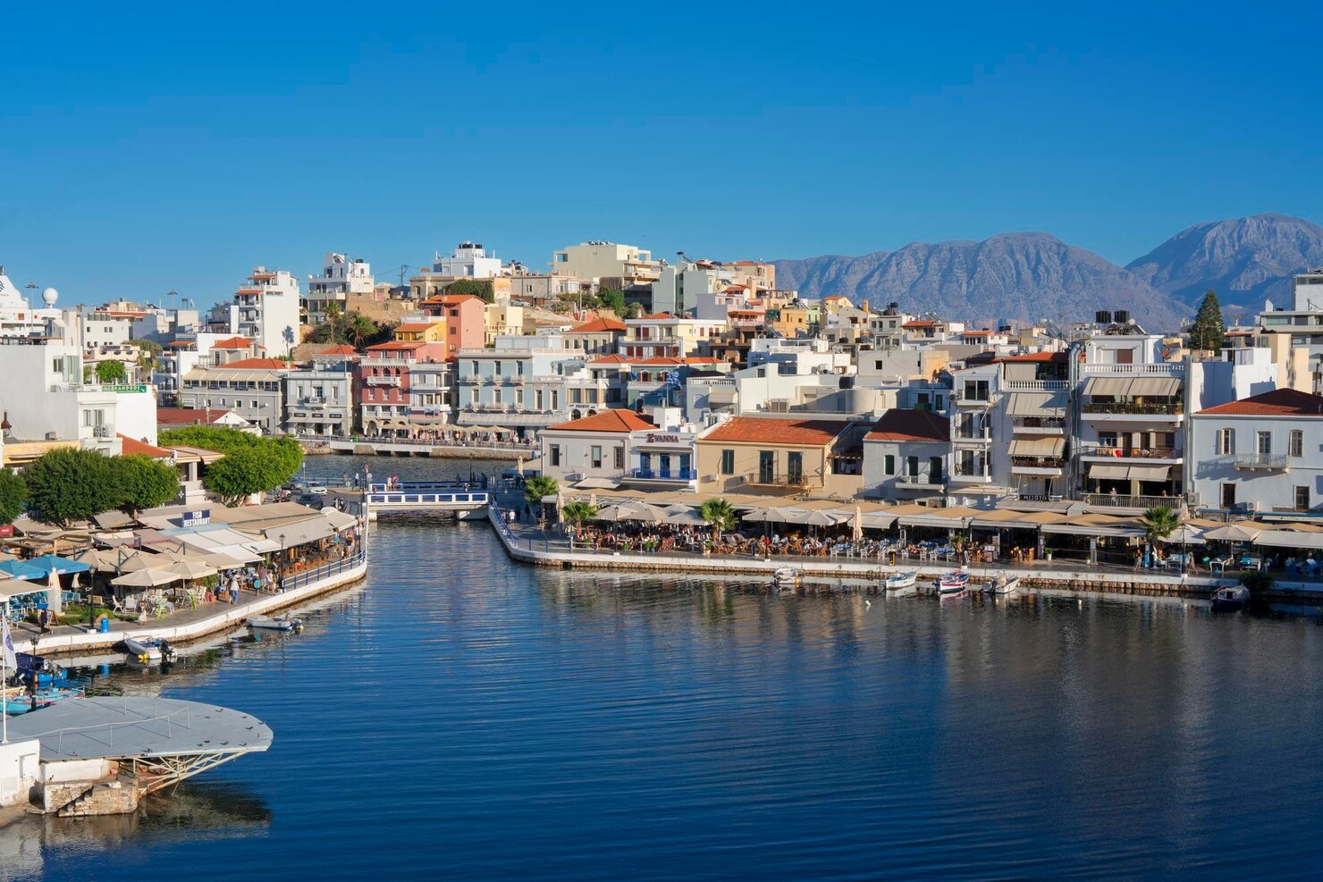 Crete for the Curious Traveller: Stories Etched in Stone and Sea