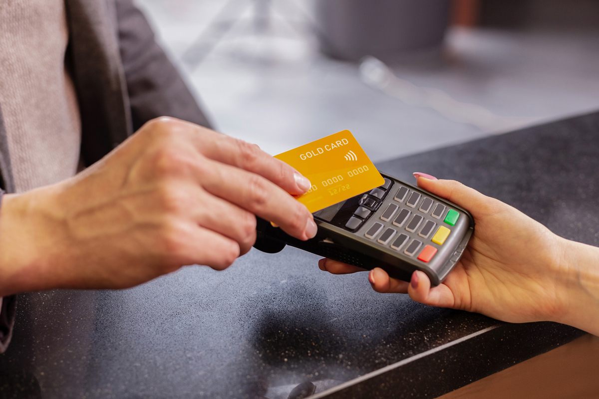 Using Mastercard for International Transactions: Fees and Tips